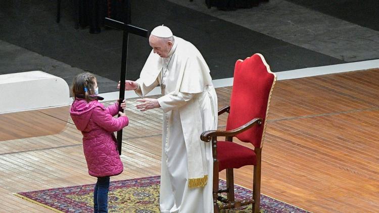 Los niños protagonizaron el Viacrucis del Viernes Santo junto al papa Francisco Los niños protagonizaron el Viacrucis del Viernes Santo junto al papa Francisco