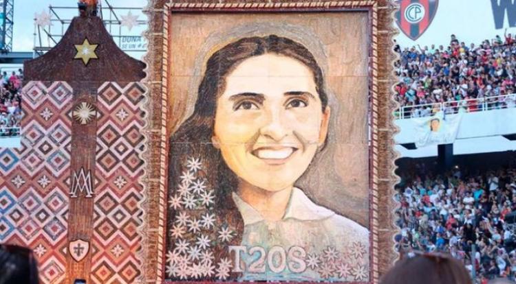 Luego de tres años regresan al Paraguay las reliquias de Chiquitunga Luego de tres años regresan al Paraguay las reliquias de Chiquitunga