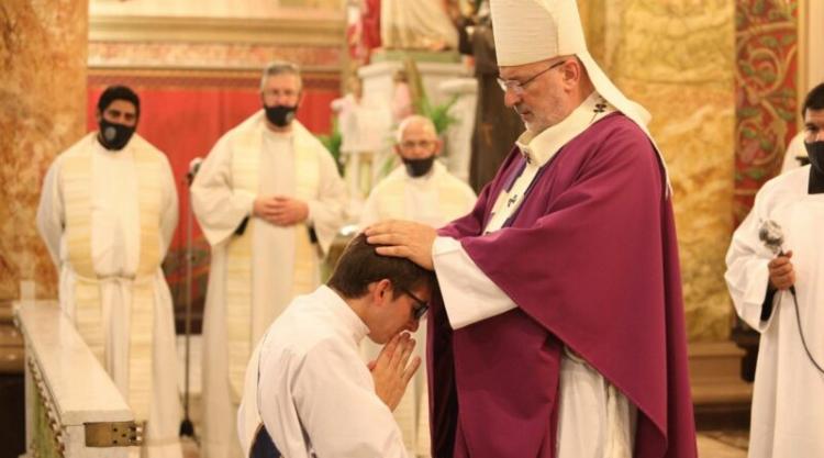 Mons. Azpiroz Costa ordenó un sacerdote escolapio Mons. Azpiroz Costa ordenó un sacerdote escolapio
