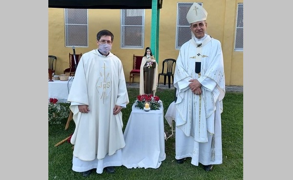 Mons. Fernández anunció la creación de la parroquia "Santa Teresita y Santo Cura Brochero" Mons. Fernández anunció la creación de la parroquia "Santa Teresita y Santo Cura Brochero"