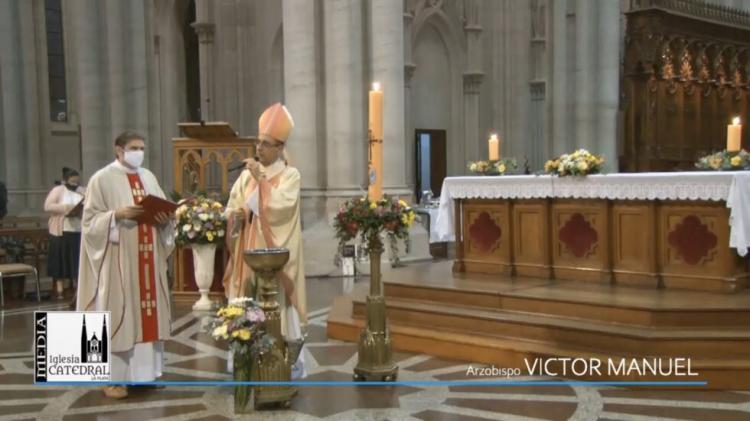 Mons. Fernández: "Cristo transforma las vidas con el fuego de su amor resucitado" Mons. Fernández: "Cristo transforma las vidas con el fuego de su amor resucitado"