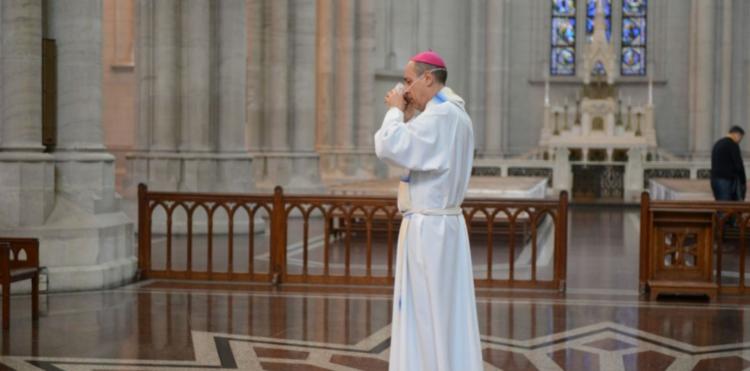 Mons. Fernández da nuevas disposiciones sobre las celebraciones en La Plata Mons. Fernández da nuevas disposiciones sobre las celebraciones en La Plata