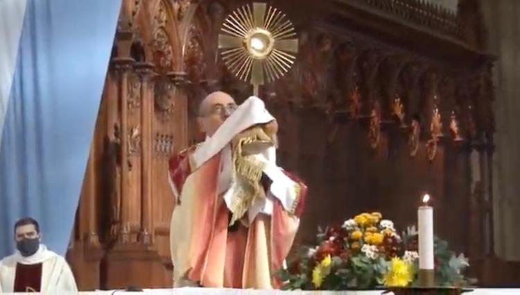 Mons. Fernández en Corpus: "Celebramos la posibilidad de estar con Jesús" Mons. Fernández en Corpus: "Celebramos la posibilidad de estar con Jesús"