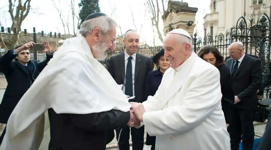 Mons. Fernández explica los vínculos de ley y gracia para judíos y cristianos Mons. Fernández explica los vínculos de ley y gracia para judíos y cristianos