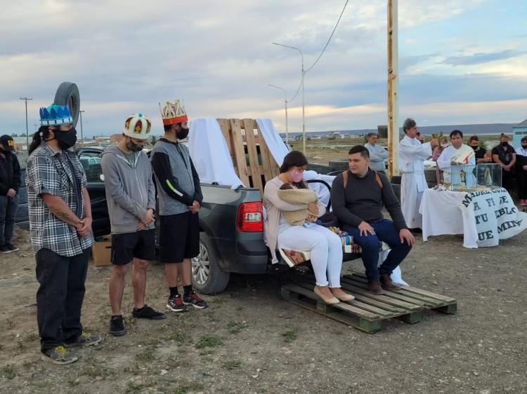 Mons. García Cuerva celebró la misa de Navidad en el basural Mons. García Cuerva celebró la misa de Navidad en el basural