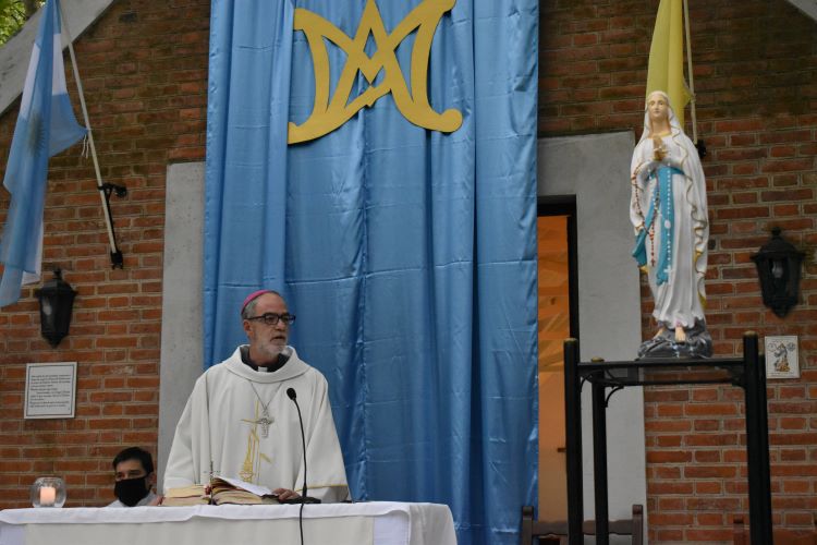 Mons. Medina en Lourdes: Como María, saber convertir el agua en buen vino Mons. Medina en Lourdes: Como María, saber convertir el agua en buen vino