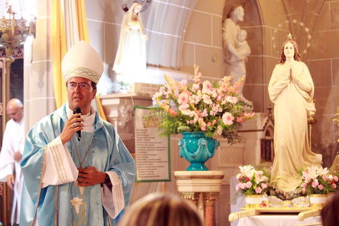 Mons. Mestre: "Que María nos enseñe a mirar el cielo" Mons. Mestre: "Que María nos enseñe a mirar el cielo"