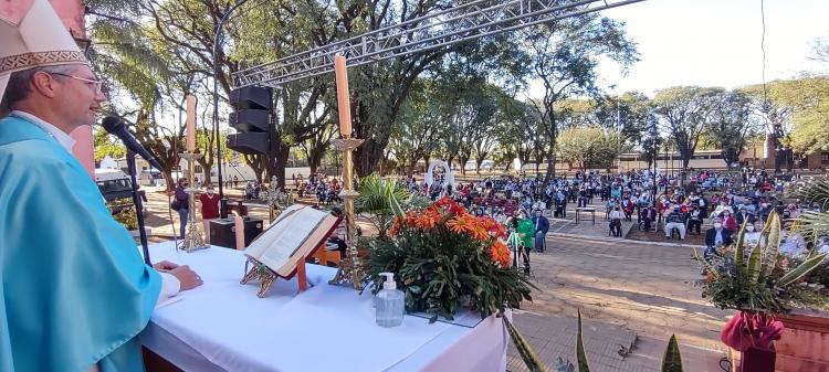 Mons. Montini llamó a fortalecer la familia y pidió a la Virgen que inspire la esperanza Mons. Montini llamó a fortalecer la familia y pidió a la Virgen que inspire la esperanza