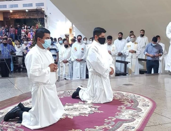 Mons. Scozzina ordenó dos diáconos camino al sacerdocio Mons. Scozzina ordenó dos diáconos camino al sacerdocio