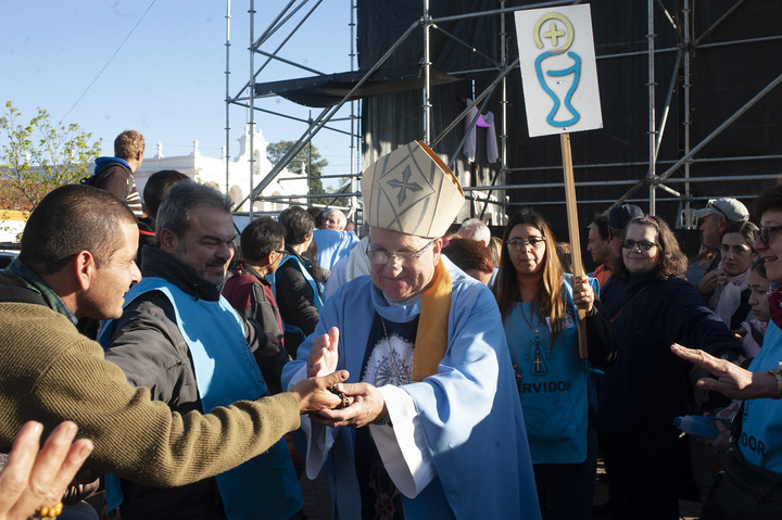 Mons. Vázquez se compromete a caminar junto a los laicos Mons. Vázquez se compromete a caminar junto a los laicos