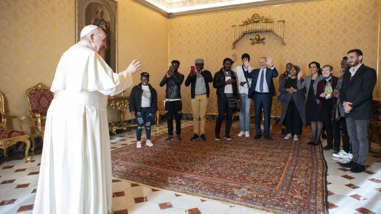 "¡Nos salvaste!": En su cumpleaños, el Papa recibió a refugiados "¡Nos salvaste!": En su cumpleaños, el Papa recibió a refugiados