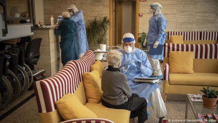 Pandemia: El Vaticano advierte sobre el descuido a los ancianos Pandemia: El Vaticano advierte sobre el descuido a los ancianos