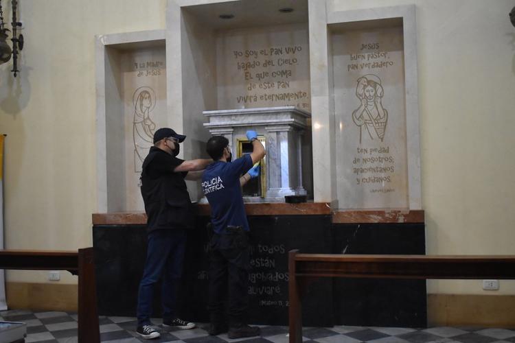 Profanaron la catedral de Lomas de Zamora Profanaron la catedral de Lomas de Zamora