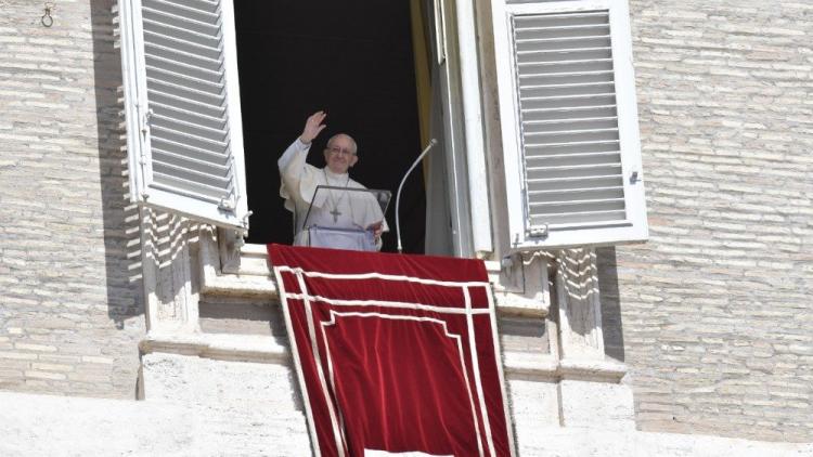 Regina coeli: Permanecer en Jesús, con Él podemos hacer todo Regina coeli: Permanecer en Jesús, con Él podemos hacer todo