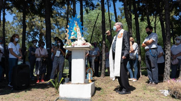 San Isidro rezó en el predio donde fue dañada una imagen de la Virgen San Isidro rezó en el predio donde fue dañada una imagen de la Virgen