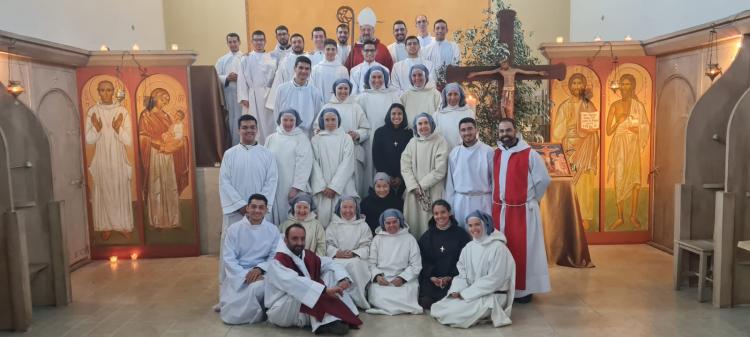 Seminaristas de San Luis celebran la Exaltación de la Cruz en un monasterio Seminaristas de San Luis celebran la Exaltación de la Cruz en un monasterio
