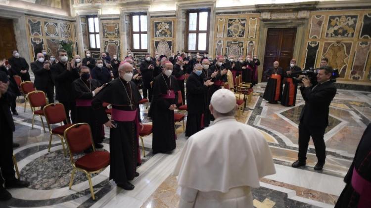 El Papa a los catequistas: Transmitir la fe con lenguaje que salga del corazón El Papa a los catequistas: Transmitir la fe con lenguaje que salga del corazón