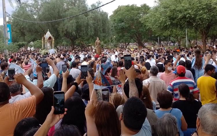 Una multitud manifestó su fe y amor a la Madre del Valle en Catamarca Una multitud manifestó su fe y amor a la Madre del Valle en Catamarca
