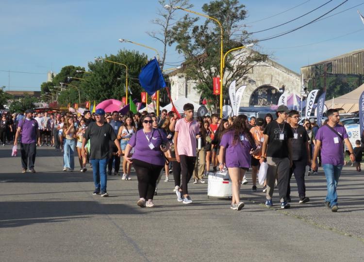 Unos 300 jóvenes de Bahía Blanca participaron del encuentro zonal en Tres Arroyos Unos 300 jóvenes de Bahía Blanca participaron del encuentro zonal en Tres Arroyos
