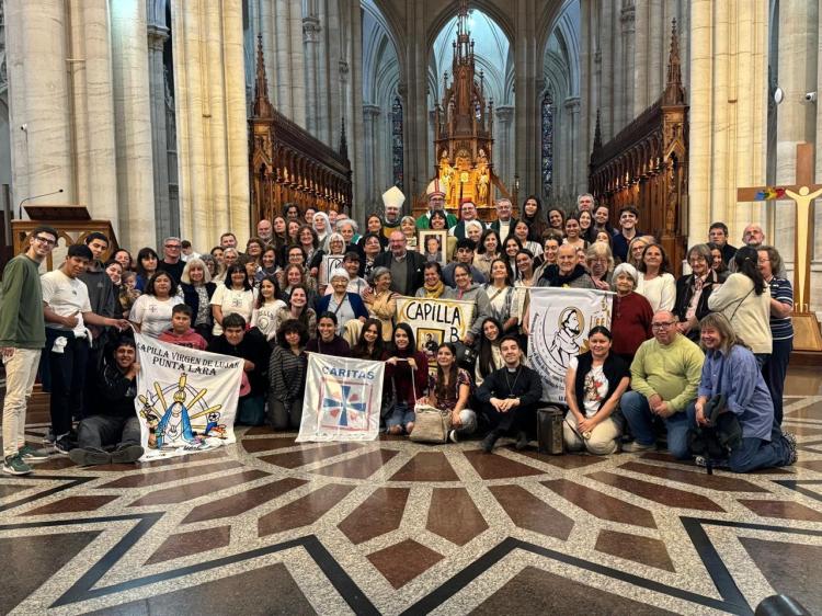 Cáritas La Plata: Mons. Carrara alentó a seguir promoviendo la dignidad humana
