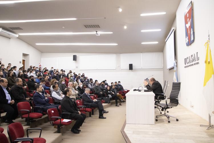 Abrió sus puertas la Escuela Universitaria de Filosofía y Teología de la Ucasal Abrió sus puertas la Escuela Universitaria de Filosofía y Teología de la Ucasal