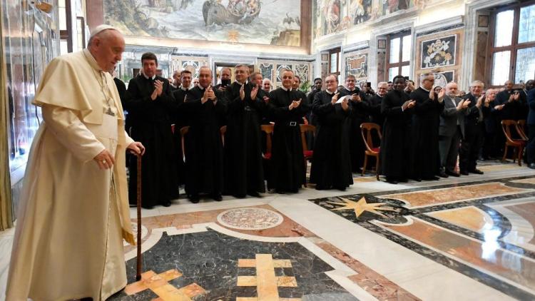 Abusos: el Papa reitera la "tolerancia cero" y anima a los religiosos a denunciar Abusos: el Papa reitera la "tolerancia cero" y anima a los religiosos a denunciar