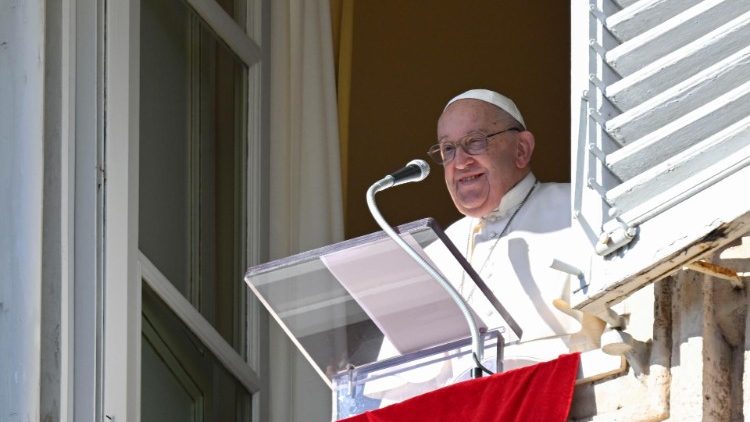 Adviento: el Papa invita a preparar la Navidad con 'corazón ligero' Adviento: el Papa invita a preparar la Navidad con 'corazón ligero'