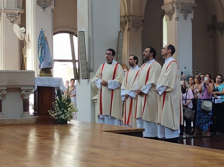 Alegría en la Iglesia porteña por la ordenación de cuatro nuevos diáconos Alegría en la Iglesia porteña por la ordenación de cuatro nuevos diáconos
