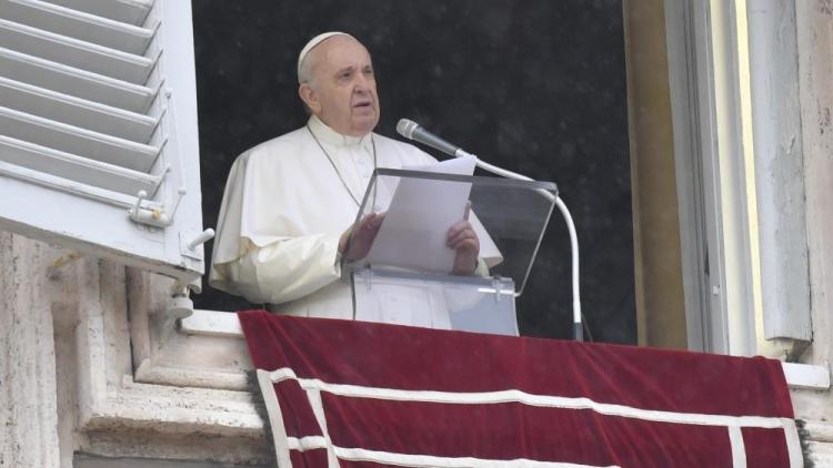 El Papa, en el Ángelus: "Ábrete a las sorpresas de la vida y no te rindas en las crisis" El Papa, en el Ángelus: "Ábrete a las sorpresas de la vida y no te rindas en las crisis"