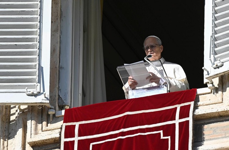 Ángelus: El Bautismo es 'un signo santo que nos acompaña toda la vida'