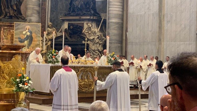 Ante la ausencia del Papa, un cardenal italiano presidió la celebración de Corpus Ante la ausencia del Papa, un cardenal italiano presidió la celebración de Corpus