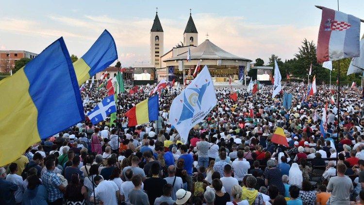 'Aprovecha tu juventud para construir tu futuro', pidió el Papa a los jóvenes en Medjugorje 'Aprovecha tu juventud para construir tu futuro', pidió el Papa a los jóvenes en Medjugorje