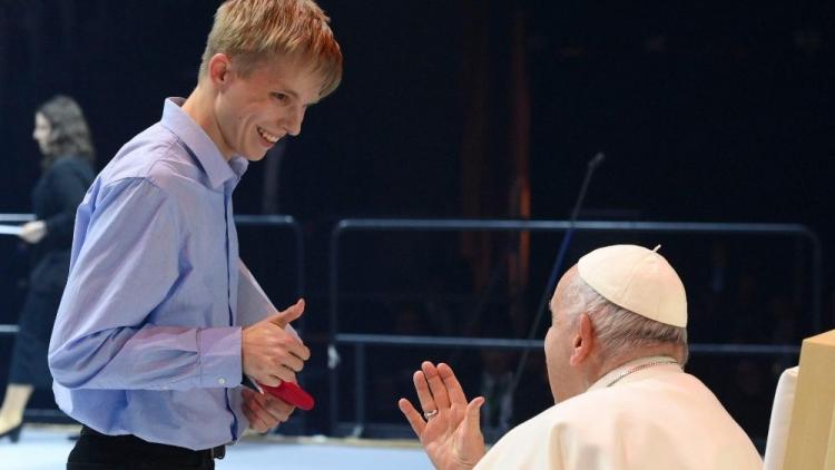 'Apunten alto en la vida', animó Francisco a los jóvenes húngaros 'Apunten alto en la vida', animó Francisco a los jóvenes húngaros