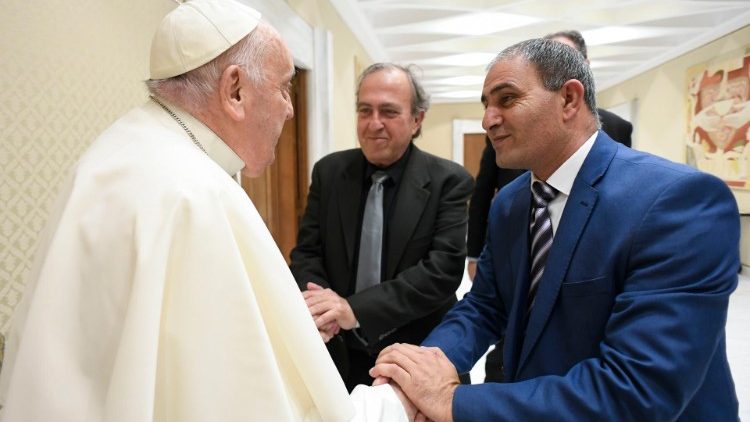 El Papa honra a dos padres que trabajan por la paz en Medio Oriente El Papa honra a dos padres que trabajan por la paz en Medio Oriente