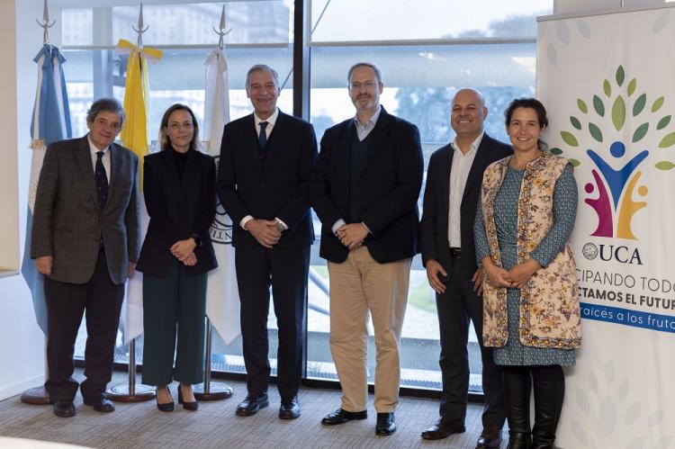 Autoridades de la UCA recibieron a directivos del Banco Santander Autoridades de la UCA recibieron a directivos del Banco Santander