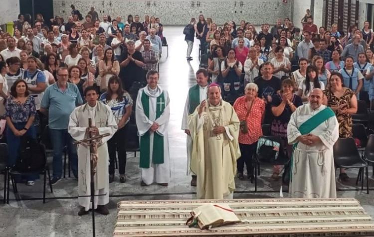 Autoridades educativas de Lomas de Zamora se reunieron con Mons. Lugones Autoridades educativas de Lomas de Zamora se reunieron con Mons. Lugones
