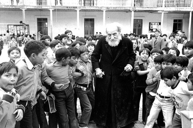 Avanza la causa de canonización del misionero salesiano Carlo Crespi Avanza la causa de canonización del misionero salesiano Carlo Crespi