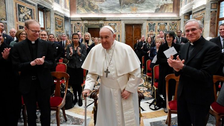 La enseñanza católica 'nos compromete a construir un mundo mejor', asegura el Papa La enseñanza católica 'nos compromete a construir un mundo mejor', asegura el Papa