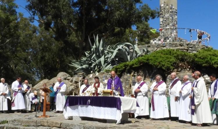 Azul: la comunidad diocesana peregrinó al Calvario de Tandil Azul: la comunidad diocesana peregrinó al Calvario de Tandil