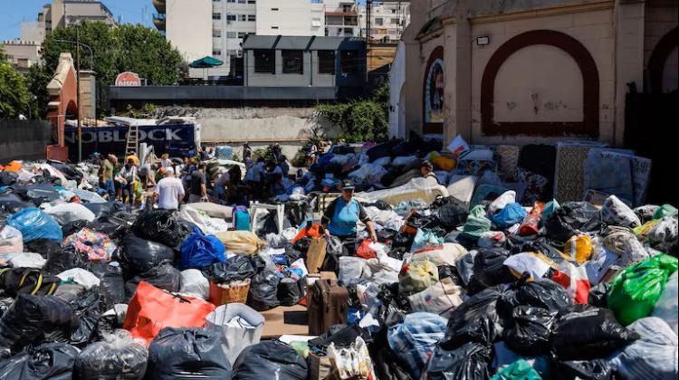 Bahía Blanca: Mons. Azpiroz Costa valora 'la sobreabundancia de solidaridad' Bahía Blanca: Mons. Azpiroz Costa valora 'la sobreabundancia de solidaridad'