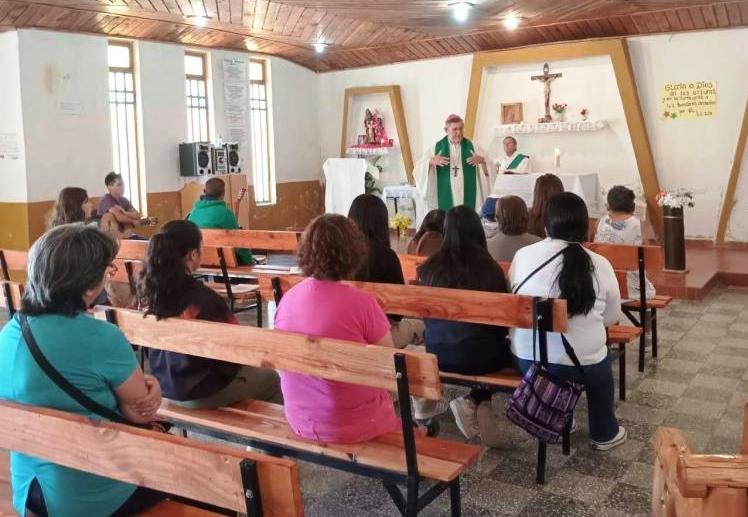 Bariloche: misión en Ñorquinco y bendición de la campana de la capilla de Fitamiche Bariloche: misión en Ñorquinco y bendición de la campana de la capilla de Fitamiche