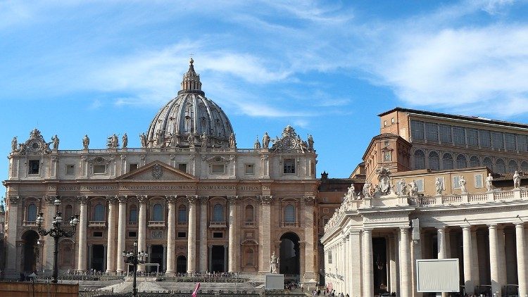 Basílica de San Pedro: rito penitencial por la profanación del Altar de la Confesión Basílica de San Pedro: rito penitencial por la profanación del Altar de la Confesión