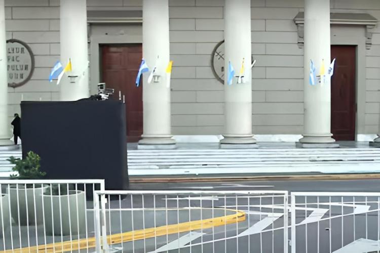 Buenos Aires: comunicado del Arzobispado sobre el vallado en la catedral porteña Buenos Aires: comunicado del Arzobispado sobre el vallado en la catedral porteña