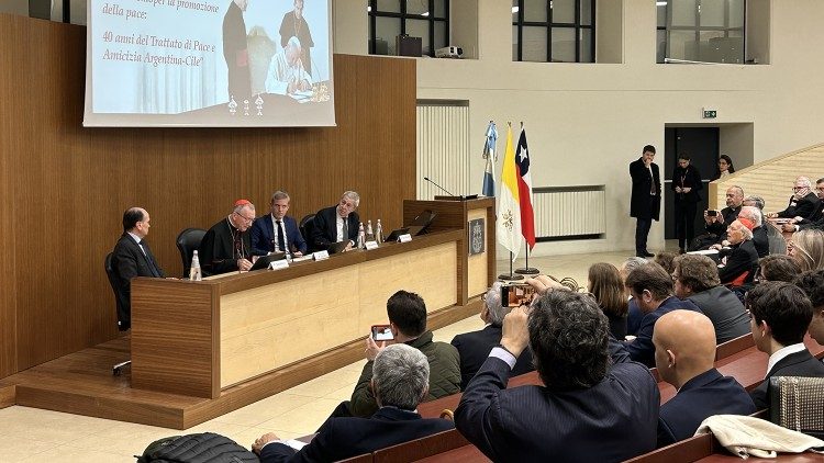 Card. Parolin: 'Debemos buscar fórmulas que nos permitan lograr la paz' Card. Parolin: 'Debemos buscar fórmulas que nos permitan lograr la paz'