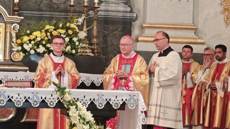 Card. Parolin, en Ucrania: 'Imploremos a Dios por el milagro de la paz' Card. Parolin, en Ucrania: 'Imploremos a Dios por el milagro de la paz'