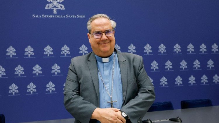 #Sinodo2024 Card. Rossi: 'El trabajo en el Sínodo es intenso, hay que escuchar mucho' #Sinodo2024 Card. Rossi: 'El trabajo en el Sínodo es intenso, hay que escuchar mucho'