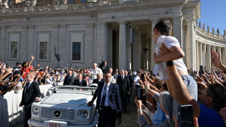 Catequesis del Papa: el Espíritu Santo hace viva y activa la Escritura Catequesis del Papa: el Espíritu Santo hace viva y activa la Escritura