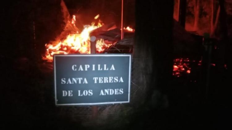 Chile: un ataque incendiario destruyó la capilla Santa Teresa de los Andes Chile: un ataque incendiario destruyó la capilla Santa Teresa de los Andes