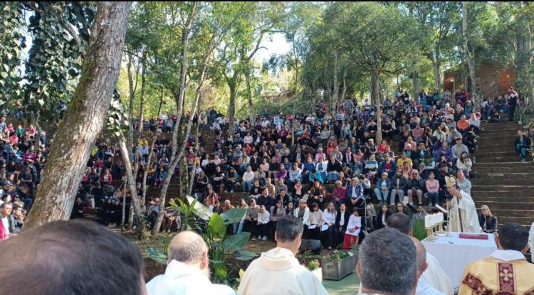 Cientos de fieles peregrinaron al santuario de Santa María del Yguazú