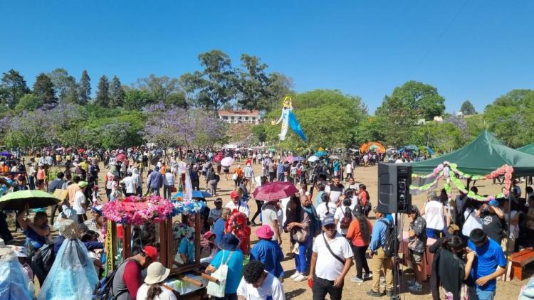 Miles de jóvenes peregrinaron al santuario de Río Blanco en Jujuy Miles de jóvenes peregrinaron al santuario de Río Blanco en Jujuy